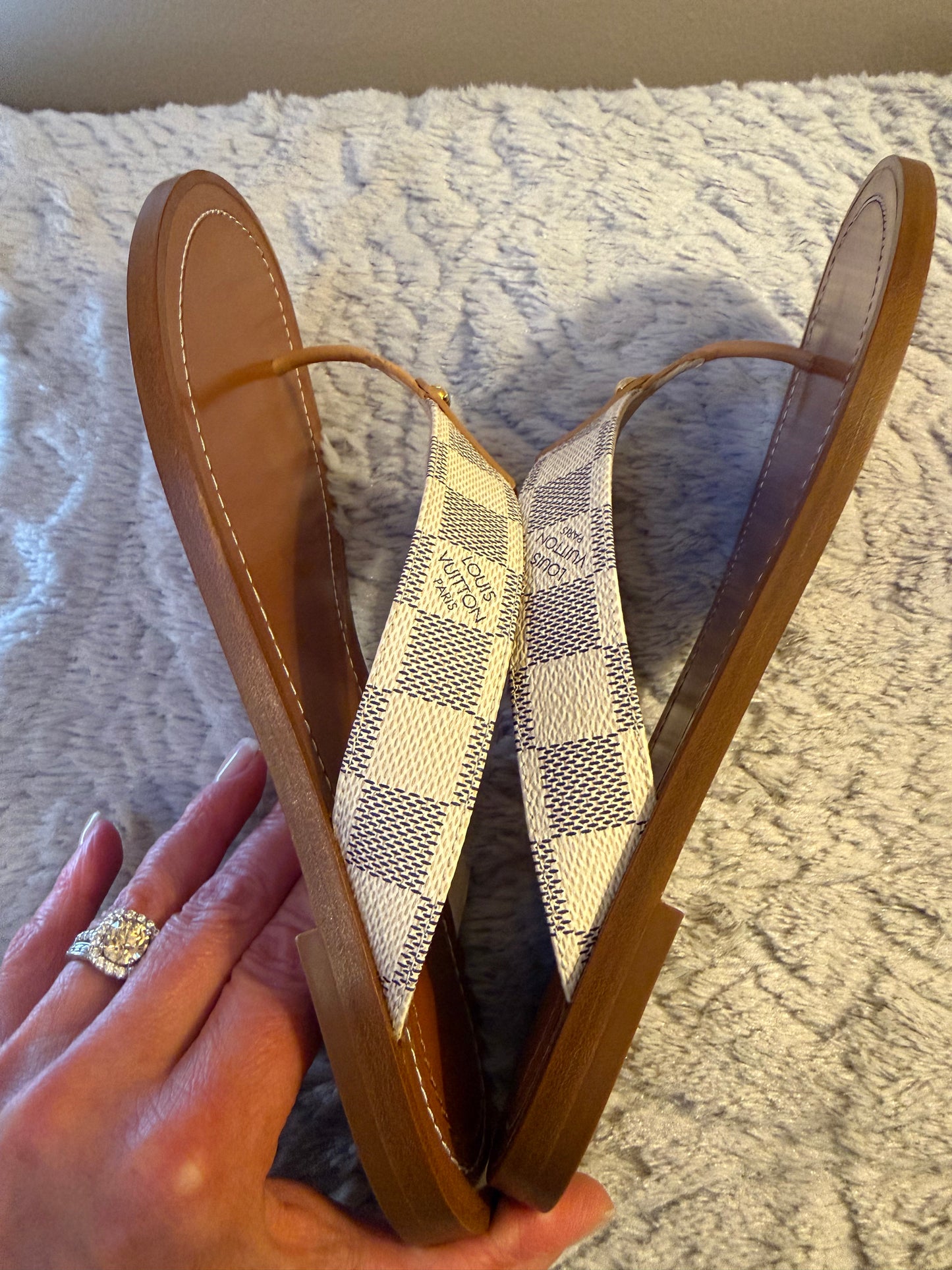 Louis Vuitton Sunny Flat Thong, Damier Azur 38.5