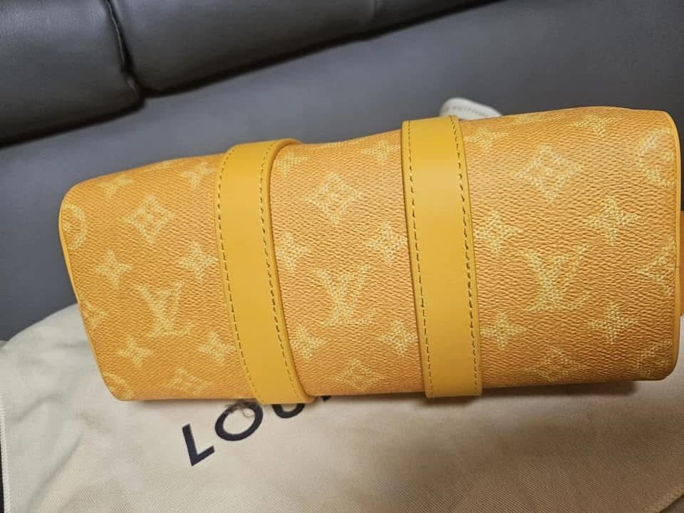 Louis Vuitton The Keepall Bandoulière 25