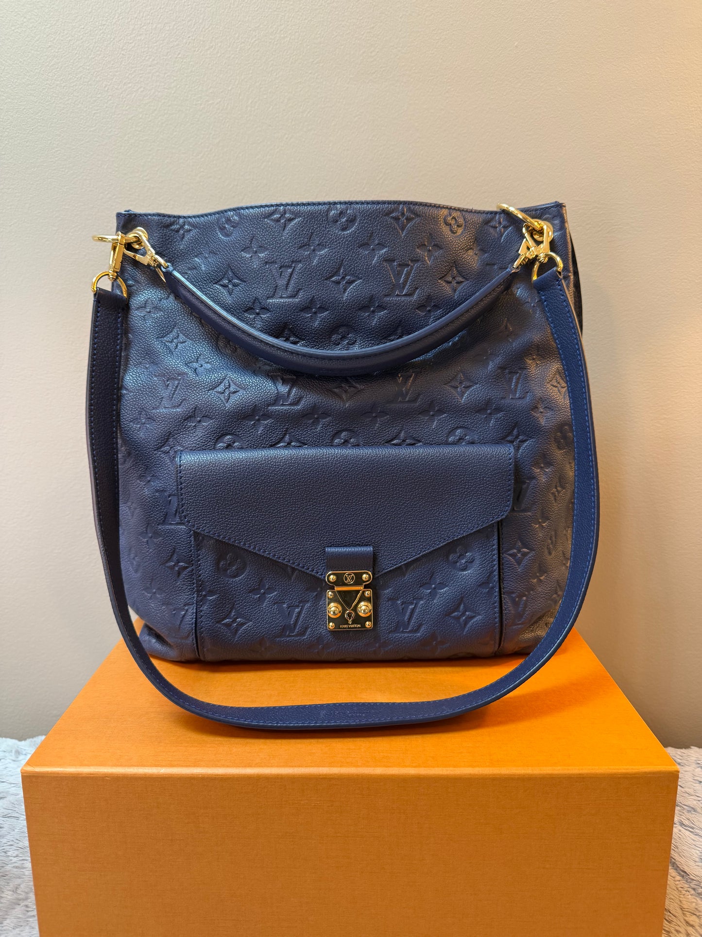 Louis Vuitton Métis Hobo
