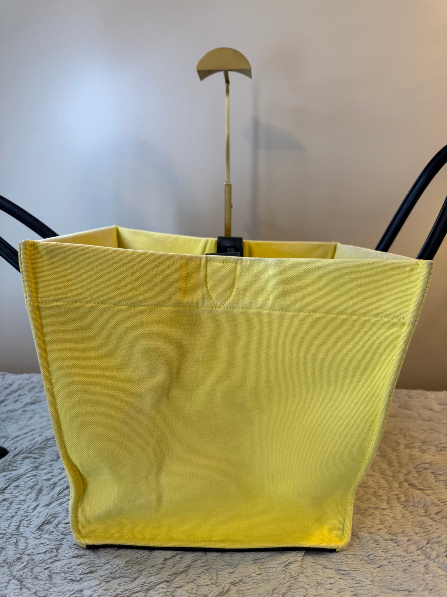 CELINE
Luggage Phantom cloth handbag