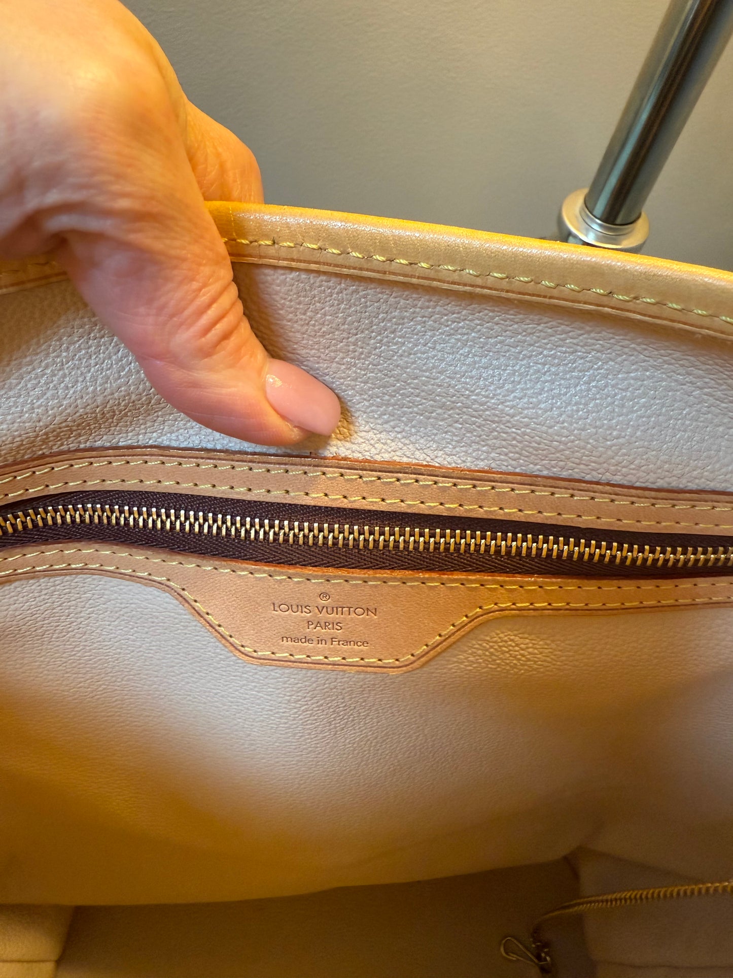Louis Vuitton Monogram Bucket GM with pouch