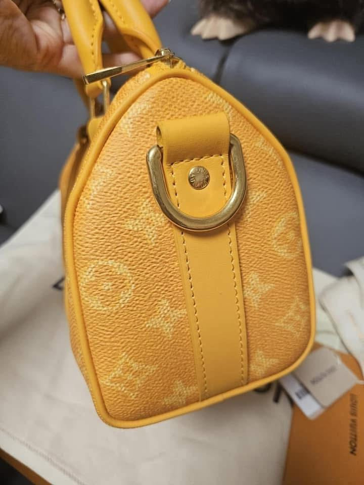 Louis Vuitton The Keepall Bandoulière 25