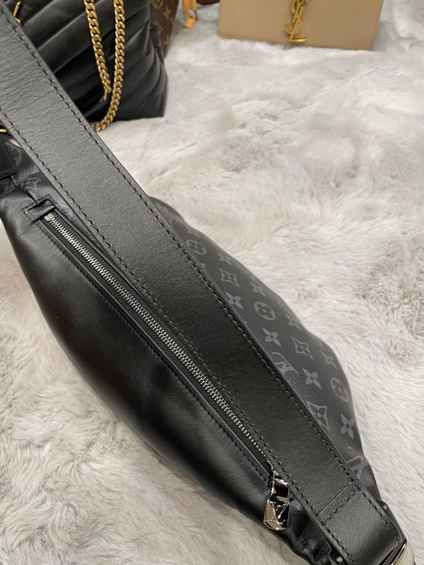 Louis Vuitton Discovery Bumbag Monogram Eclipse Canvas